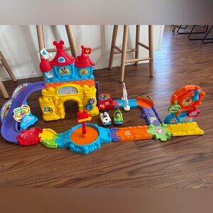 VTech Go! Go! Smart Wheels Mickey Magical Wonderland playset